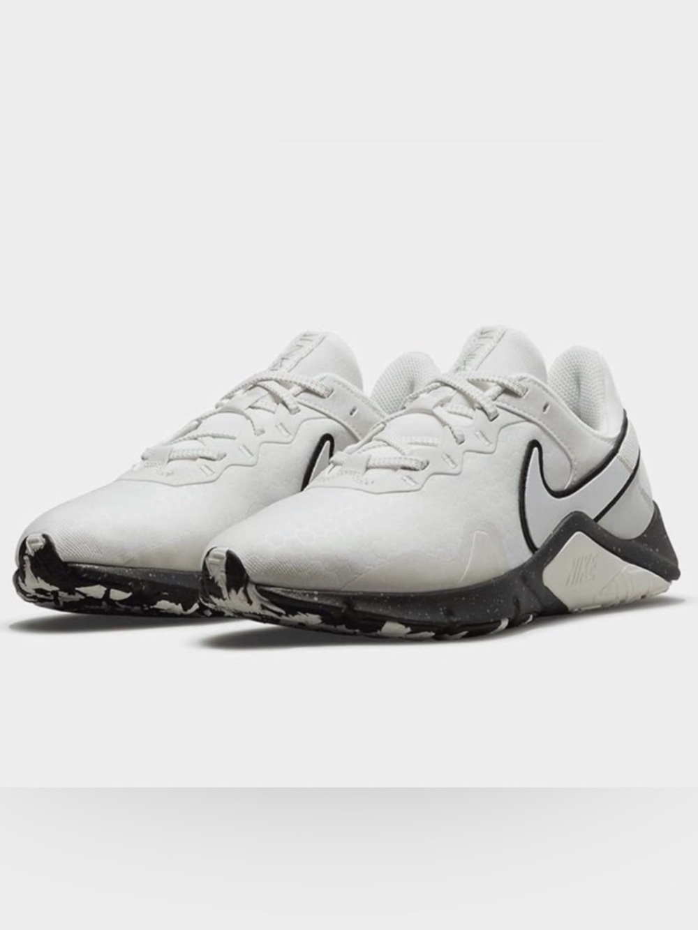 Nike Legend Essential 2 Training Shoes White/Black Women’s Size 7 | Lightly Used